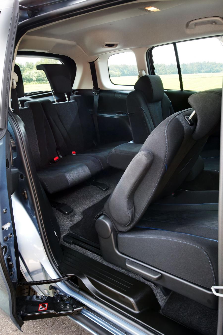  Mazda5 2011 года  (фото 114 из 184)